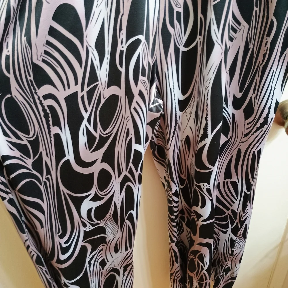 Elegant Black and Light Purple Patterned Pant Suit - Picture 3 of 6